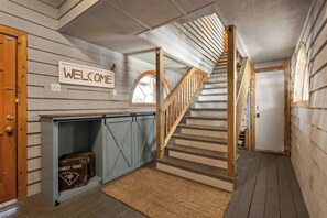 Interior - 7BR | Sleeps 18 | Pool | Steps To The Beach | 1004 (North Myrtle Beach)