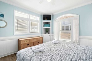 7 bedrooms, iron/ironing board, free WiFi, bed sheets - 7BR | Sleeps 18 | Pool | Steps To The Beach | 1004 (North Myrtle Beach)