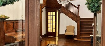 Halloween Suite / 2BD/1BA Apt in Holiday House

