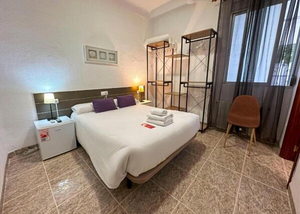 Dubbelrum - privat badrum | Minibar, skrivbord, strykjärn/strykbräda och gratis wi-fi