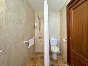 Twin Room, Private Bathroom | Bathroom