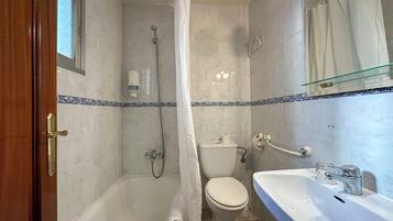 Single Room, Shared Bathroom | Bathroom | Hair dryer, towels, soap, shampoo