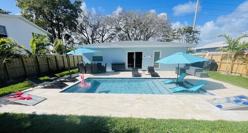 Florida Charm Retreat. Near FLL Air Port and Port Everglades