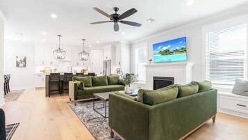 Smart-tv och eldstad