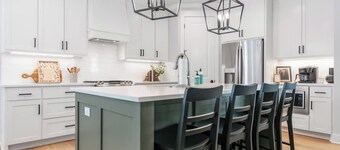 Green Retreat on Proctor - 3.5 Bathrooms