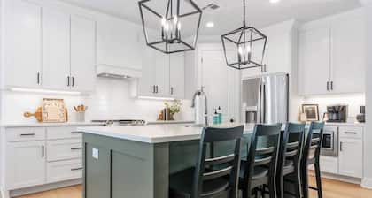 Green Retreat on Proctor - 3.5 Bathrooms