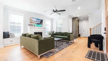 Smart-tv och eldstad