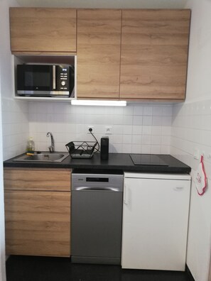 Mikrowelle, Ofen, Herdplatte, Geschirrspüler