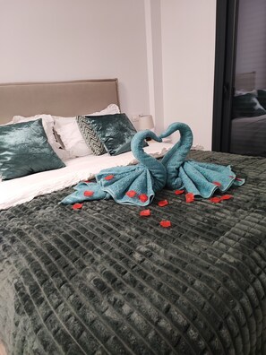 2 bedrooms, iron/ironing board, WiFi, bed sheets