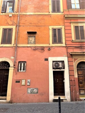 Exterior detail - Small apartment in the heart of Monti, a stone's throw from the Colosseum (Roma)