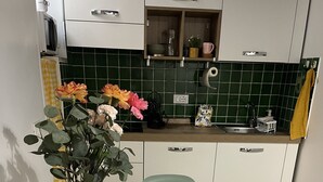 茶具/咖啡用具、冰箱、微波炉、炉灶