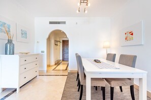 Dining room - Finca San Antonio | Sunny Apartment with Large Terrace & Pool Views (Mijas Pueblo)