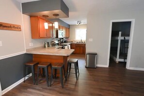 Fridge, microwave, oven, stovetop - Riverside Roost -bourbon themed waterfront home (Versailles)