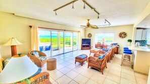 Smart TV - Caribbean Marine Park Retreat – Beachfront Bliss Awaits. With kayak (Rum Point)