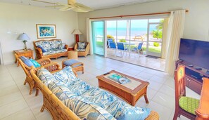 Smart TV - Caribbean Marine Park Retreat – Beachfront Bliss Awaits. With kayak (Rum Point)