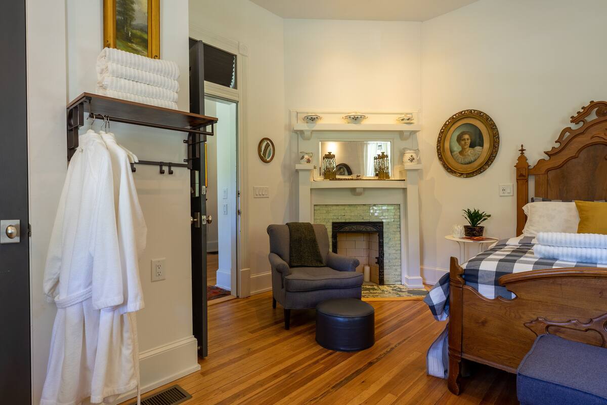 Classic Room, 1 Queen Bed