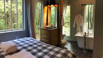 Exclusive Cabin | Laptop workspace, free WiFi