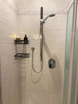 Hårtørrer, håndklæder, Sæbe, Toiletpapir