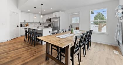 Family Home Orem 4BD w/ Hot Tub