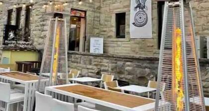 Grovesnor Place • 3128 sqft • Screened Porch•by IU