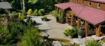 Grovesnor Place • 3128 sqft • Screened Porch•by IU