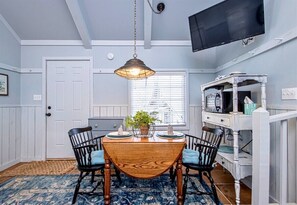 Dining - Lakefront | Firepit | Private Dock | Charming Home (Hot Springs)