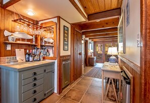 Fridge, microwave, oven, stovetop - Lakefront | Firepit | Private Dock | Charming Home (Hot Springs)