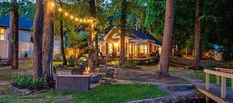 Lakefront | Firepit | Private Dock | Charming Home