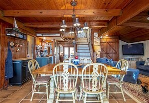 Dining - Lakefront | Firepit | Private Dock | Charming Home (Hot Springs)