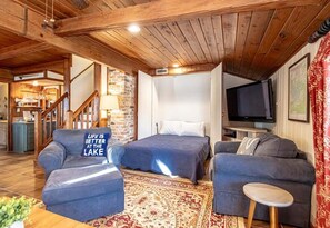 5 bedrooms, WiFi - Lakefront | Firepit | Private Dock | Charming Home (Hot Springs)