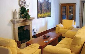 TV, tavolo da calcetto, tavolo da ping pong