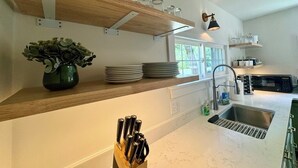 Kaffetrakter/tekoker, kjøleskap, mikrobølgeovn og ovn