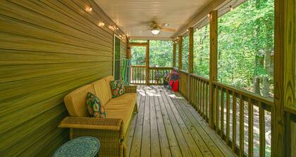 Lake Access Cottage-1 Min Walk to Lake | Kayaks | Game Room | Kid Friendly