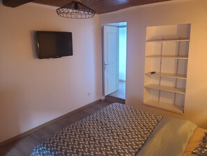 3 bedrooms, desk, iron/ironing board, travel cot - Maison de Charme au Pied du Vercors (Hostun)