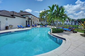 Opvarmet pool