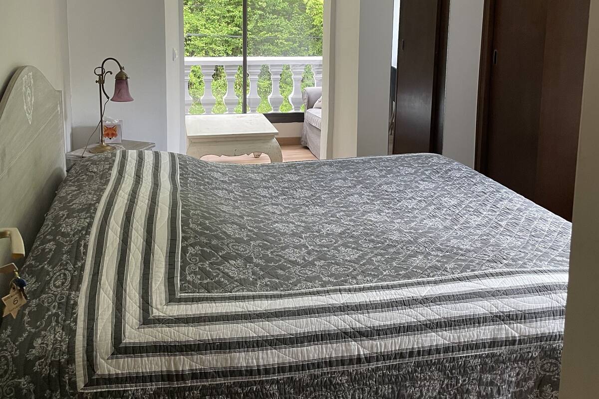 Habitación clásica | 1 dormitorio, escritorio, wifi gratis y ropa de cama