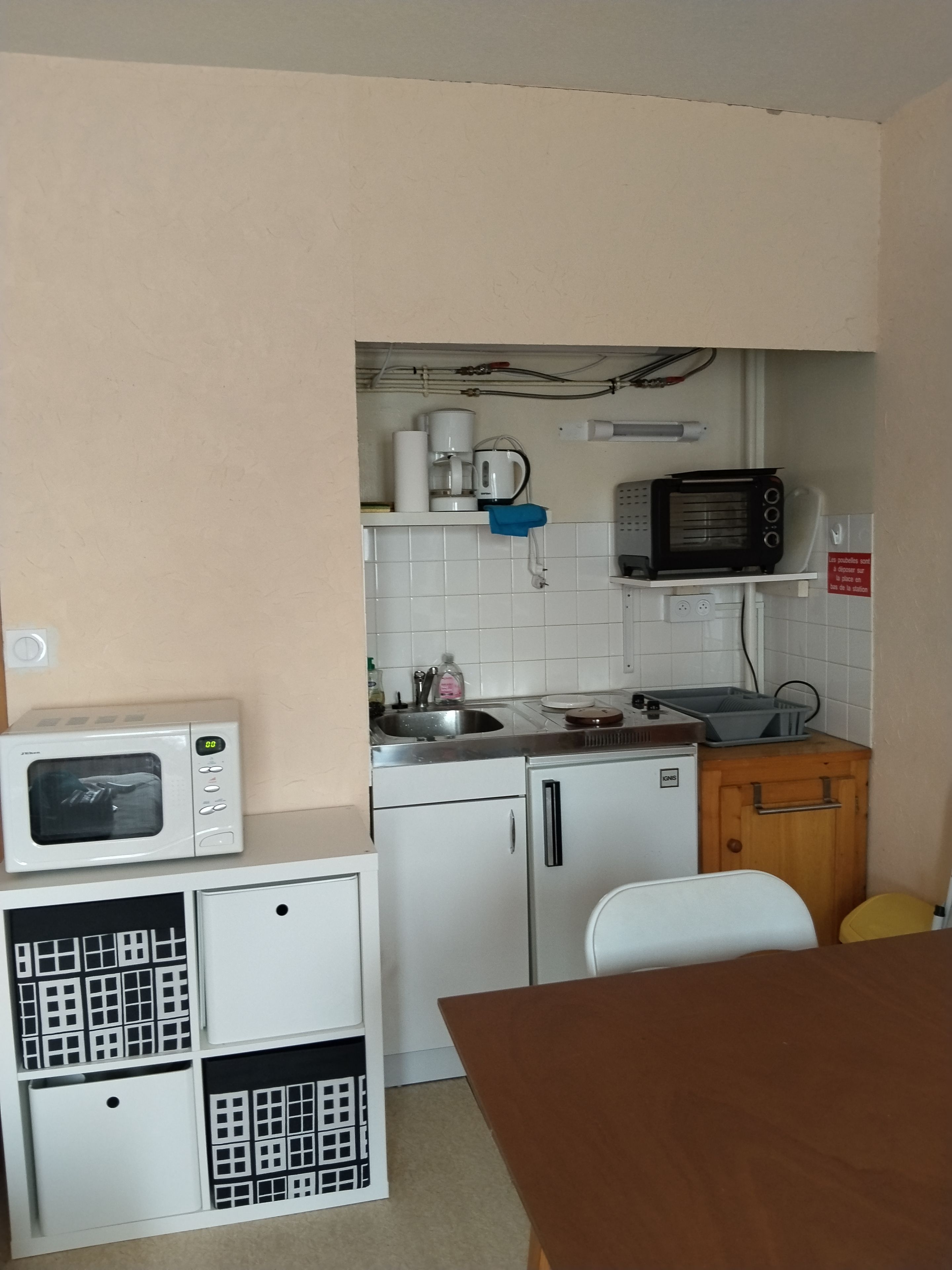 Cafetera/tetera, refrigerador, microondas, horno