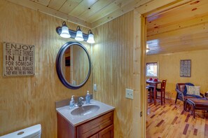 Sèche-cheveux, serviettes fournies