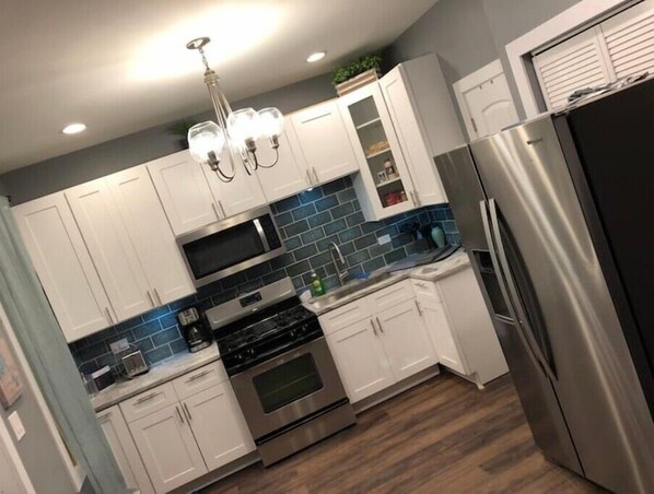 Private kitchen - Urban Coach Casa * parking * 10 min to downtown
 (Chicago)
