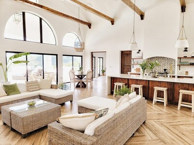 Luxueuse villa privée avec vue panoramique et piscine infinie