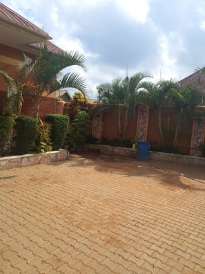 Exterior - Royal Embassy Motel  (Lukaya)