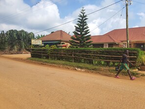 Exterior - Royal Embassy Motel  (Lukaya)