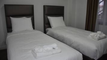 BĂŒgeleisen/BĂŒgelbrett, kostenloses WLAN, BettwĂ€sche