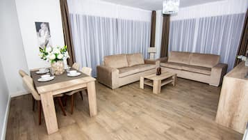 Tabla de planchar con plancha, wifi gratis y ropa de cama