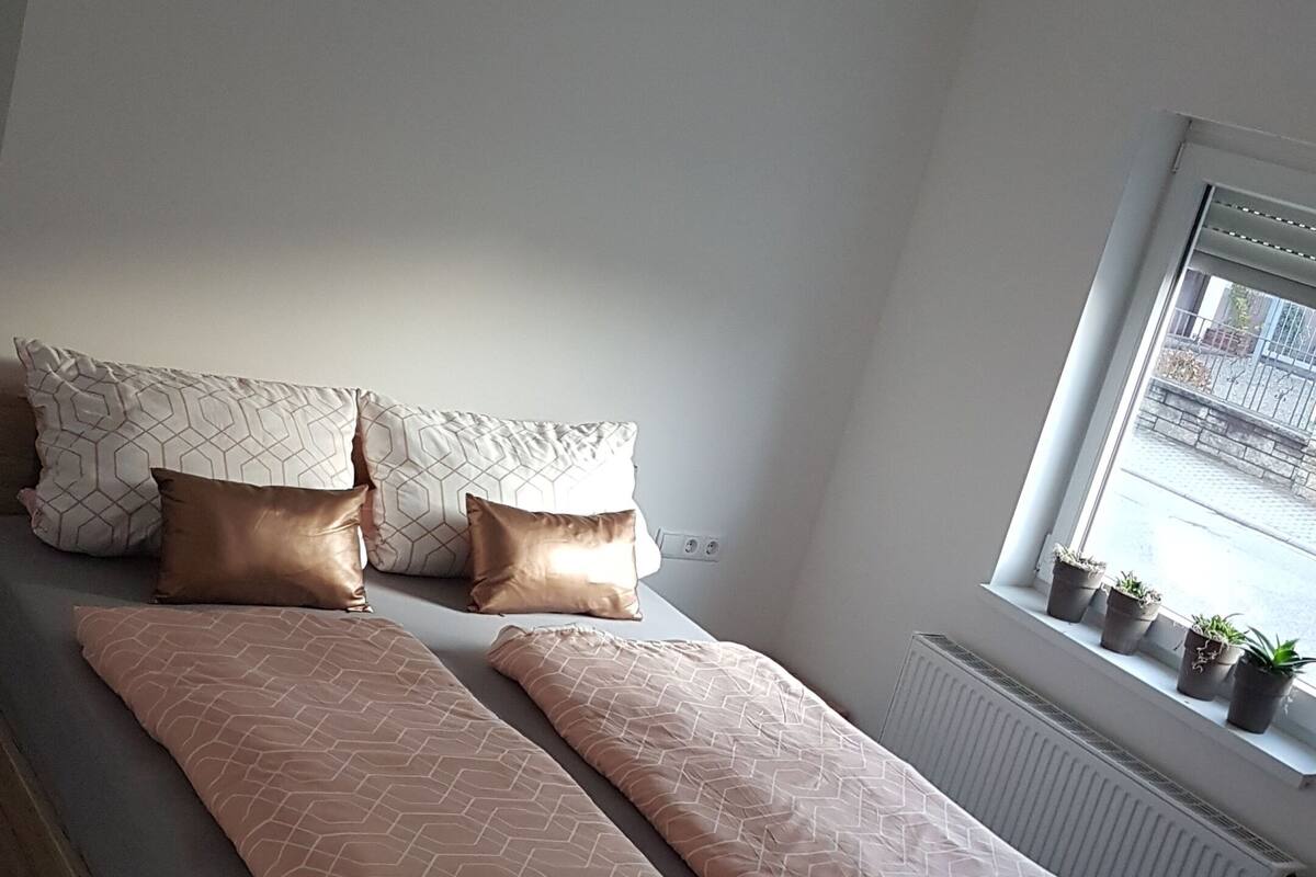 Family Apartment, 1 Bedroom, Refrigerator & Microwave | 1 bilik tidur, peralatan tempat tidur hipoalergenik