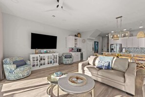 TV - Beachfront, Pool, Amazing Views, and Sleeps 14 (Panama City Beach)