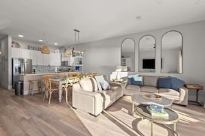 TV - Beachfront, Pool, Amazing Views, and Sleeps 14 (Panama City Beach)