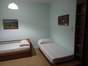 1 bedroom, bed sheets