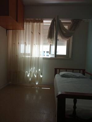 1 bedroom, bed sheets