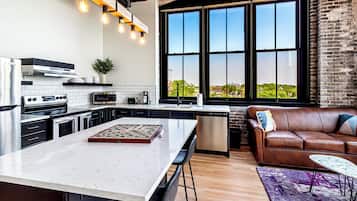 Réfrigérateur, micro-ondes, four, plaque de cuisson